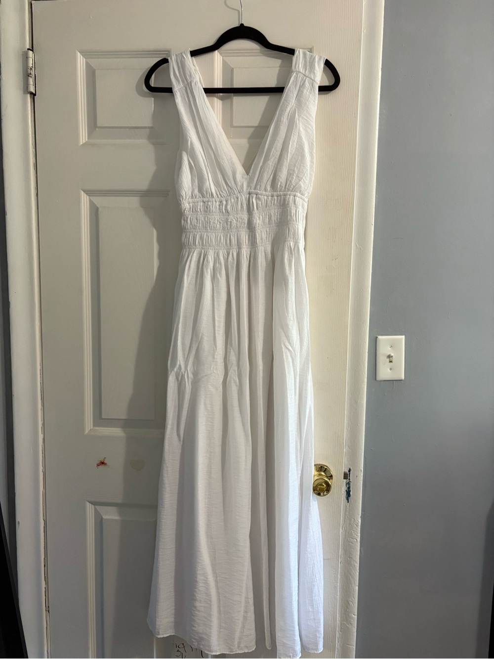 Abercrombie & Fitch White V-Neck Shirred Waist Maxi Dress